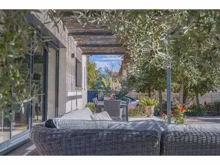 maison de luxe à vendre à saint-saturnin-lès-apt : 499 000 € | 98m²