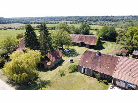 a rénover ensemble immobilier proche de louhans avec fort potentiel sur 4 ha de terrain