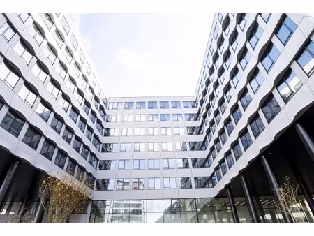 location local professionnel 7 139m²