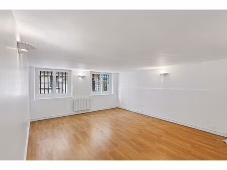 location local professionnel 97m²