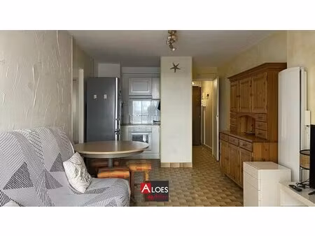 appartement meublé carnon plage avec un parking