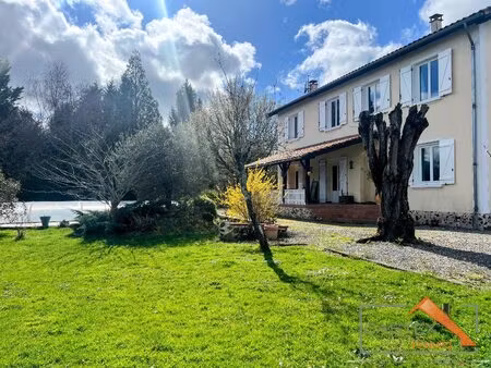 maison spacieuse avec piscine et grands extérieurs à mane 31260