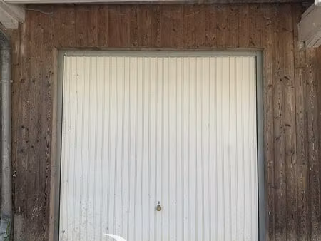 a louer - grand garage - centre dol de bretagne