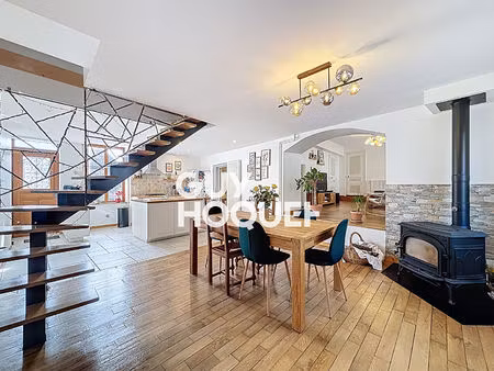 maison / charme de l'ancien / village viticole / viré.