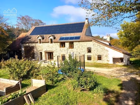 sympathique maison autonome au coeur de la nature