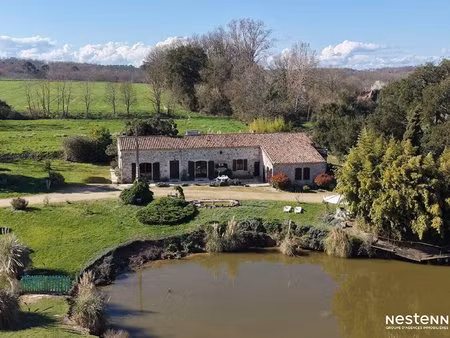 a vendre maison en pierre de 278 m² sur propriété de plus de 14 ha avec prairie  bois et..