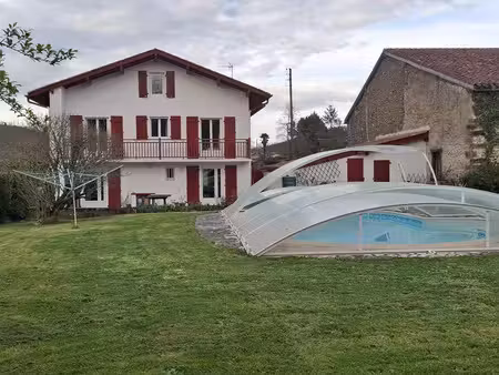 vente maison de village saint-jean-le-vieux 64220 - - surface privée