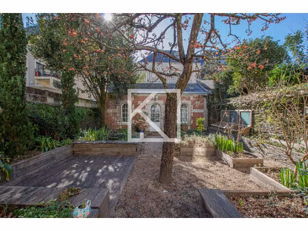 hôtel particulier au coeur du triangle d'or