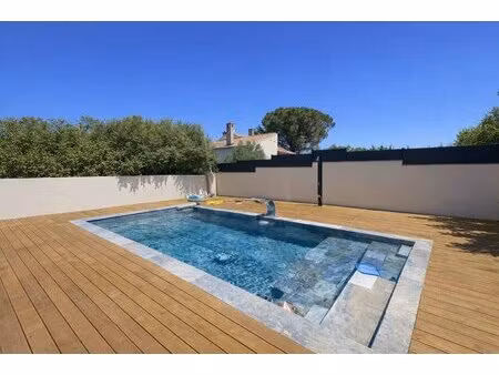 maison neuve dans un secteur très recherché avec piscine et prestations haut de gamme