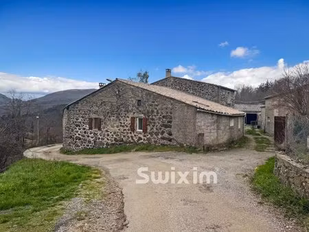 corps de ferme rénové – vue exceptionnelle sur les monts d’ardèche