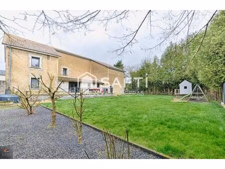 de superbes volumes pour cette maison de village individuelle