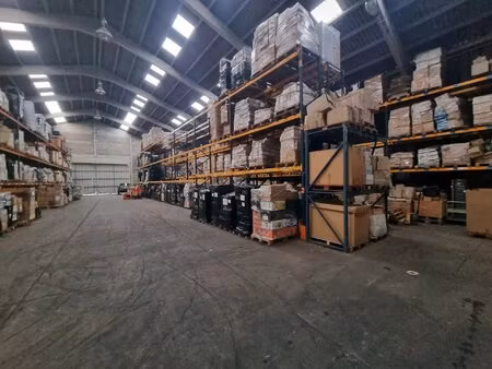 entrepot 1075 m²
