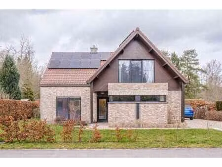 maison impeccable (cadre verdoyant)