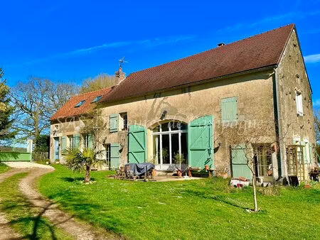 superbe corps de ferme datant de 1890  rénové et offrant 265 m2 habitables  volumes et...