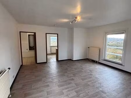 appartement 2 ch. à couvin avec vue dégagée