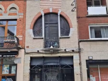 magnifique maison de commerce et d’habitation dans le centre