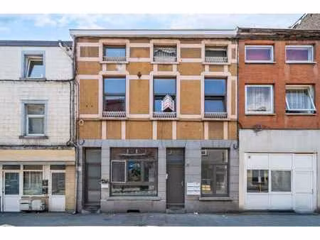 immeuble rénové de 7 unités offrant de bons rendements !