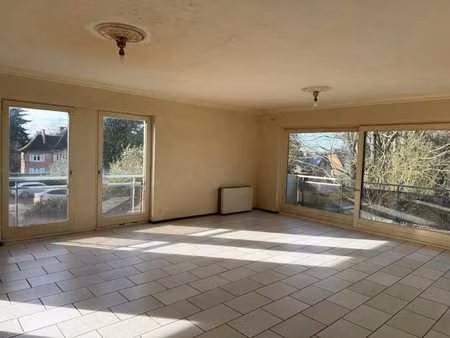 appartement lumineux 2 chambres avec balcon et garage