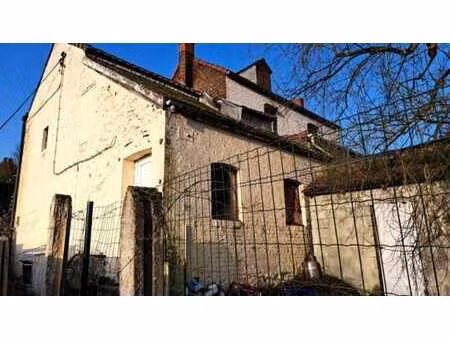 maison d'habitation 3 façades avec jardin