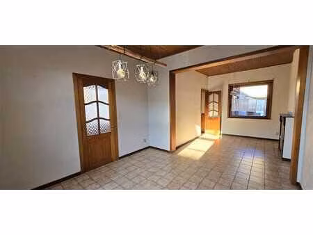 bonne maison d'habitation de 165m² avec garage et jardinet