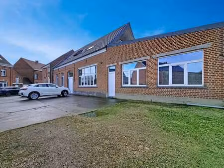 immeuble de rapport avec 4 logements et 1 commerce/bureau