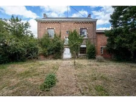 maison de caractère à rénover et bâtiment agricole