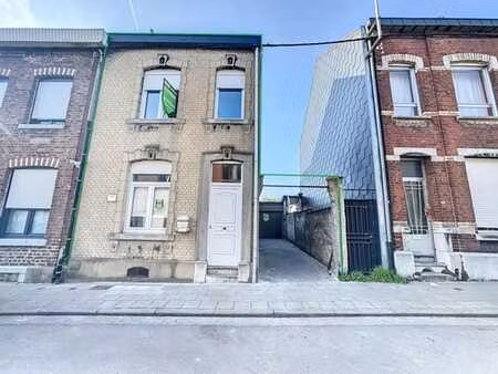 maison 3 facades entièrement rénovée  3 ch  garage et jardin