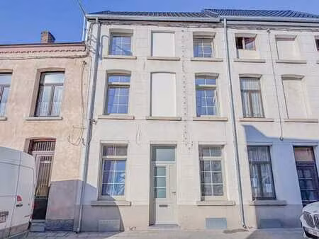 jolie petit maison totalement remise a neuf