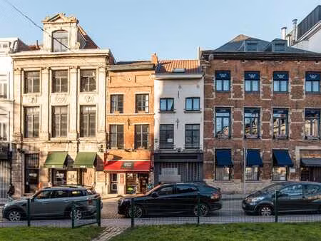 en plein coeur du sablon  maison de commerce à rénover