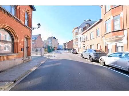 sous option !! charmante maison rénovée avec jardin !