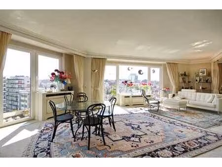 square marie-louise : penthouse de 262m² avec vue !