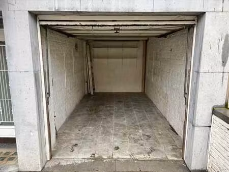 box de garage et allée devant à louer à 1020 bruxelles