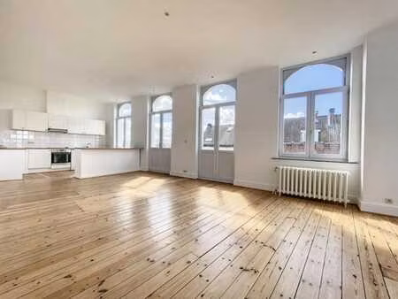 superbe et lumineux appartement 2 chambres avec balcons