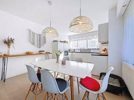 appartement avec deux emplacements près de la plage.