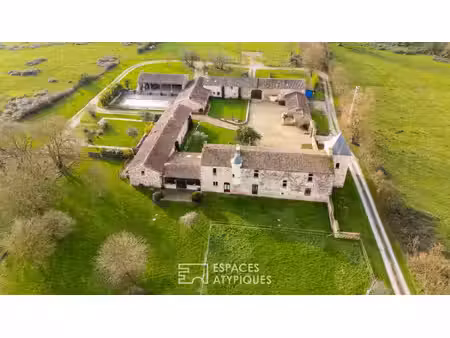 propriété du xvie avec gîtes  piscine et salle de réception