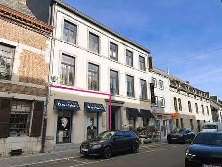 superbe rdc commercial. idéal comme investissement.