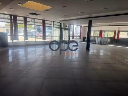 location commerce 472 m²