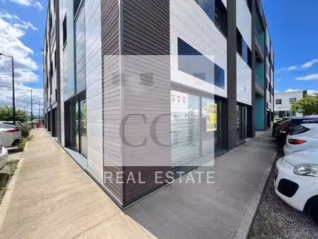 location commerce 144m²