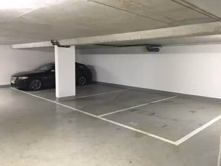 location entrepôt 225 m²