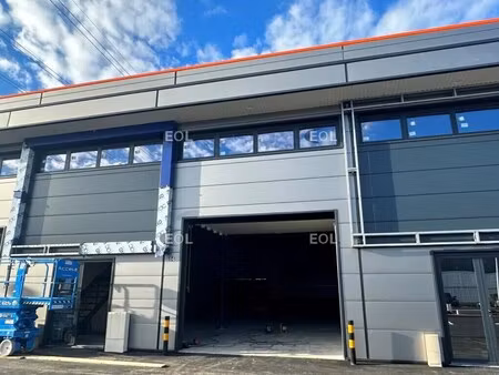 location local d'activités 290 m²