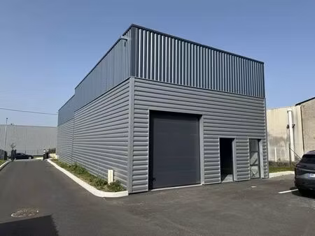 location local d'activités 97 m²