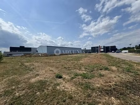 location terrain 1 700 m²