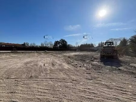 location terrain 13 637 m²