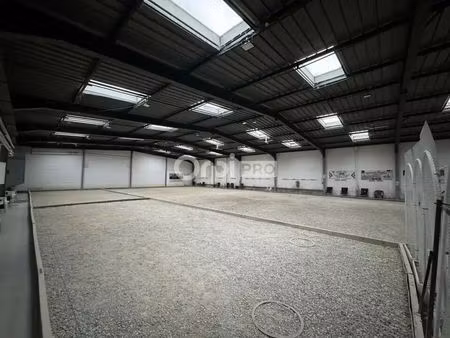 vente commerce 1 500 m²