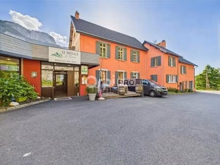 vente commerce 1 000 m²