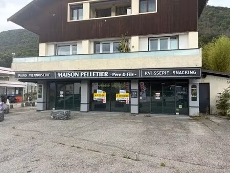 vente commerce 211 m²