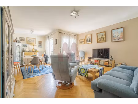 vente appartement 4 pièces 93 m² à bron (69500)  240 000 €