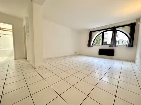 toulouse  quartier st michel  t2 de 49m2 avec parking