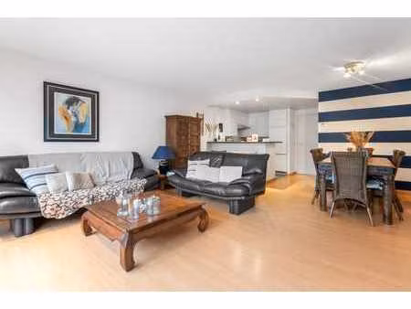 app. meublé et ensoleillé de 2 ch. à c. dans une rue calme