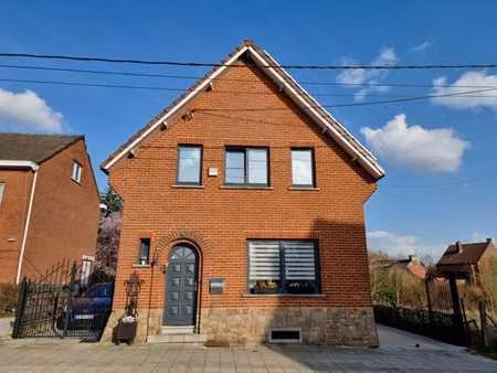 magnifique maison 4 façades  3 chambres  garage  jardin  ...